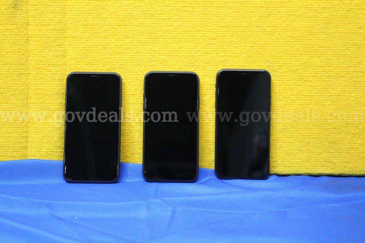 (3) Apple iPhones 11 2019 6.1"