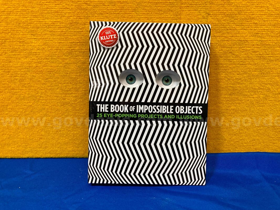 (1) The Book of Impossible Objects 25 Eye-Popping Projects and Illusions Book and Set