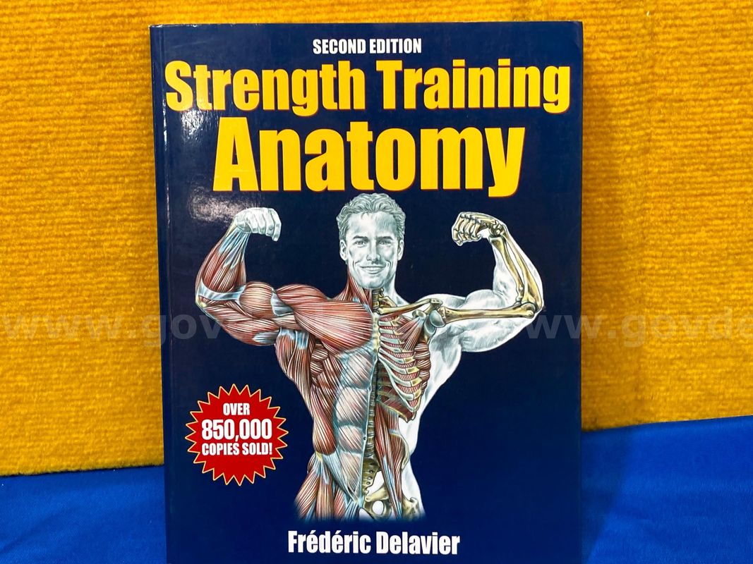 (1) Strength Training Anatomy Book