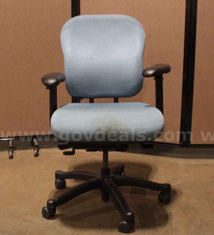 (1) Knoll Task Office Chair with Adjustable Arms
