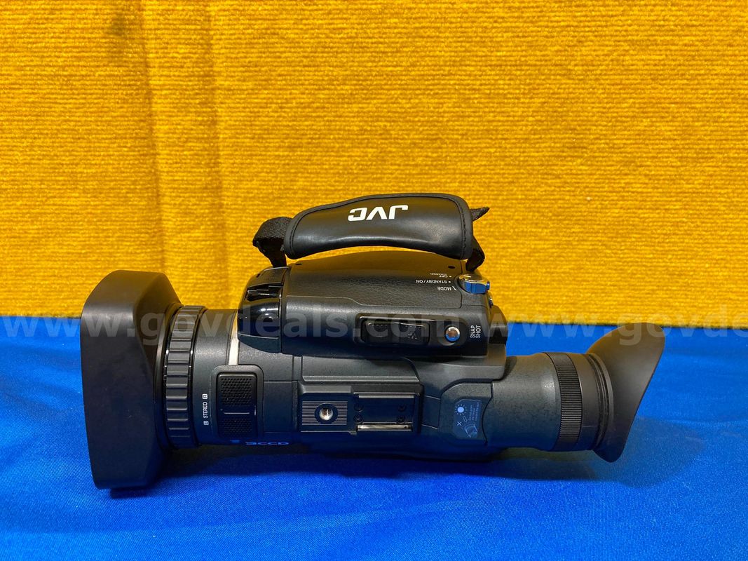 (1) JVC GY-HM100U ProHD Camcorder