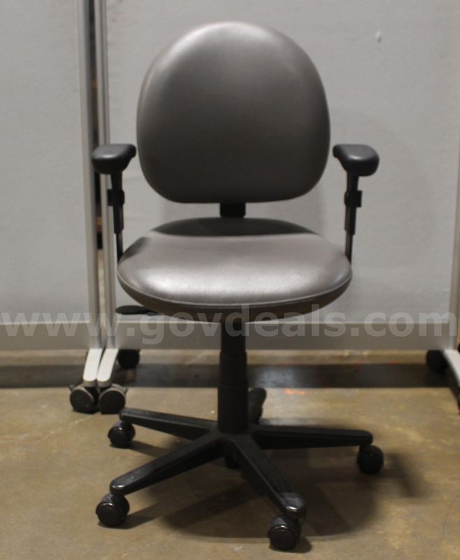 (1) Adjustable Vinyl Office Task Chair