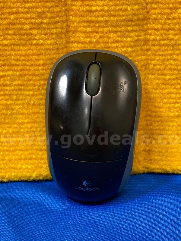(1) Logitech M125 Wireless Mouse