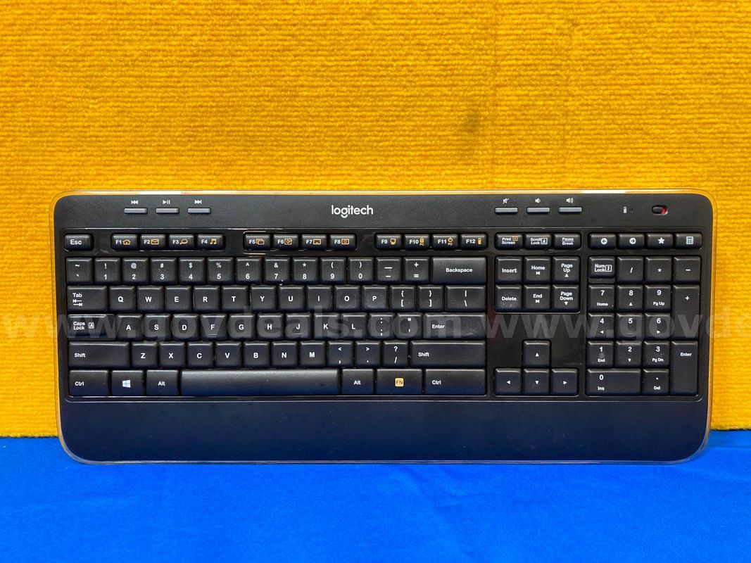 (1) Logitech K520 Wireless Keyboard