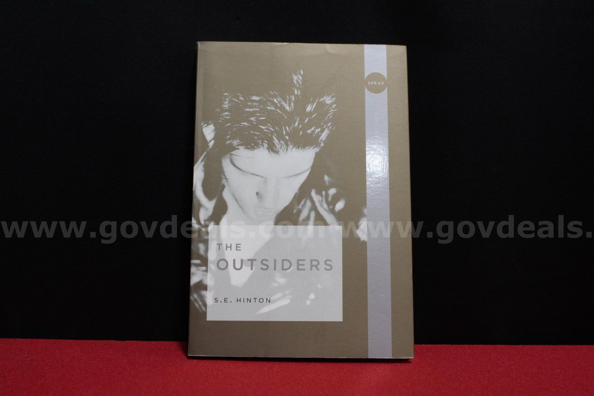 (1) The Outsiders Book, Platinum Edition (1 of 4)