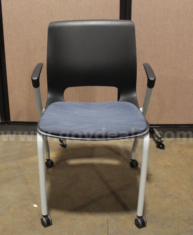 (1) HON Motivate Guest Chair with Casters and Arms