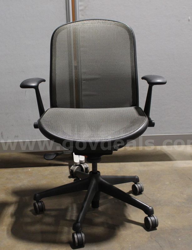 (1) Knoll Ergonomic Mesh Office Chair