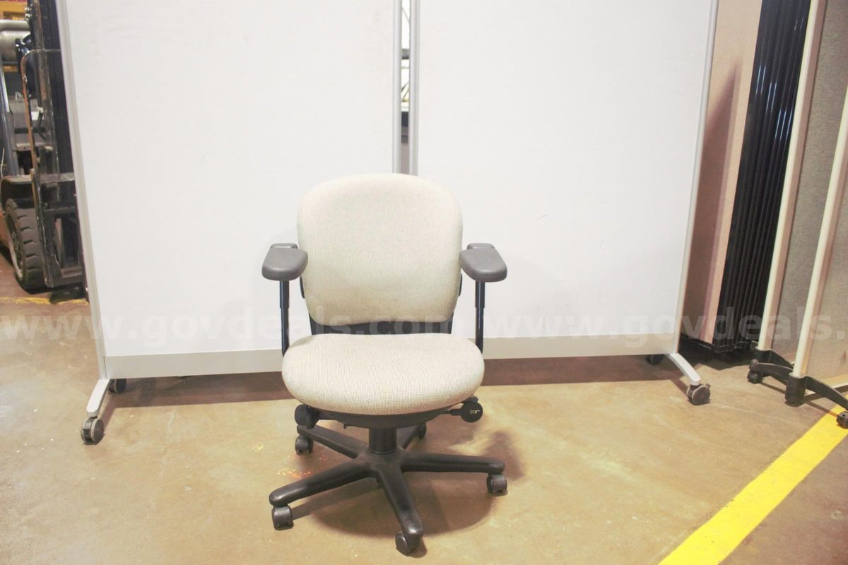 (1) Steelcase Inc Office Task Chair
