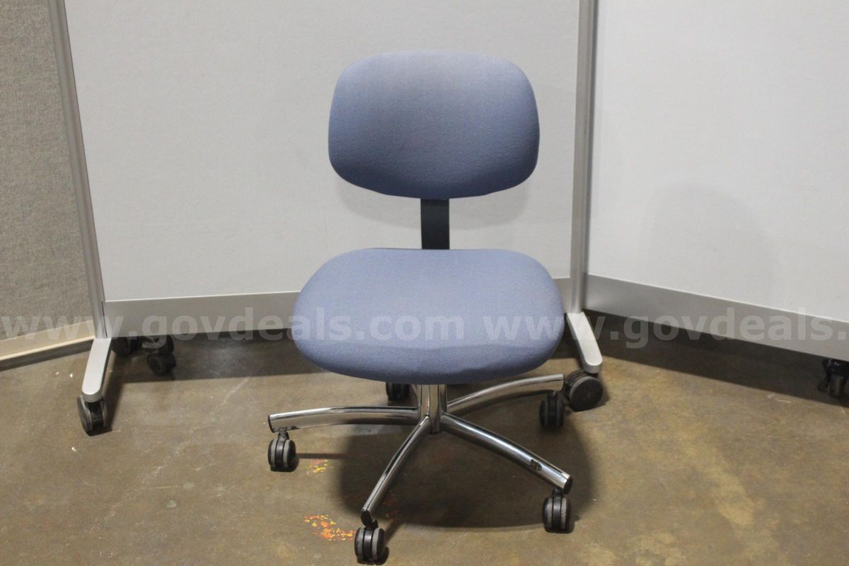 (1) Blue Office Task Chair