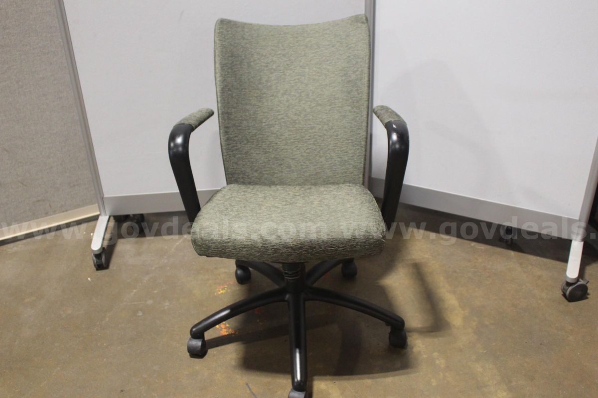 (1) Martin Brattrud Green Office Chair