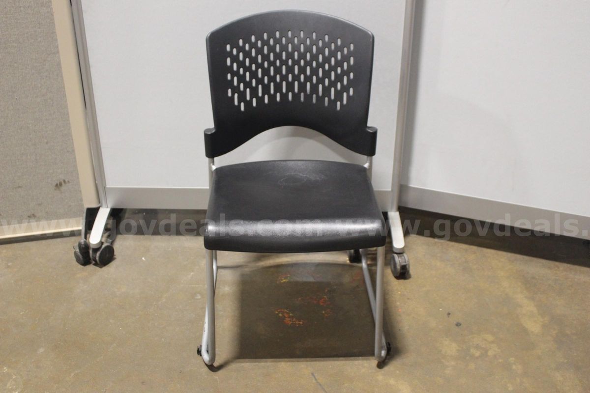 (1) Plastic Work Task Chair