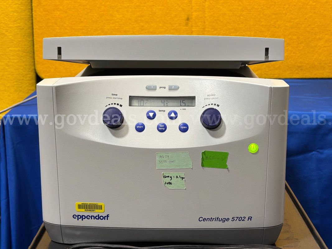 (1) Eppendorf 5702R Centrifuge [IU046291]