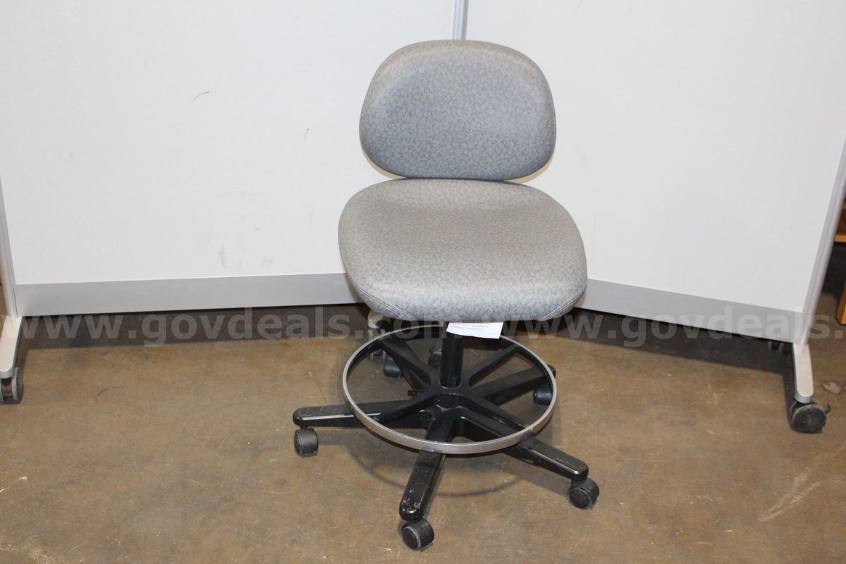 (1) Grey Office Chair