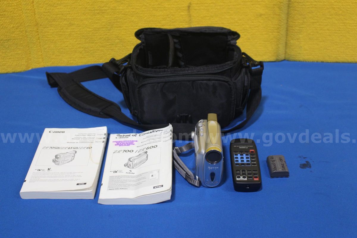 (1) Canon Digital Video Camcorder Model ZR 600