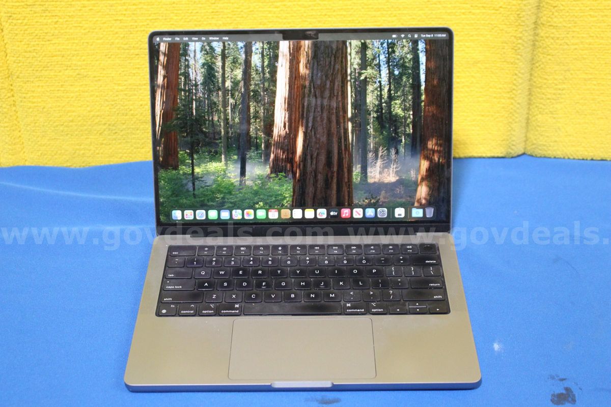 (1) Apple MacBook Pro 2021, 14-inch, 32GB RAM, 500GB HHD, OS: Sequoia 15.7.9