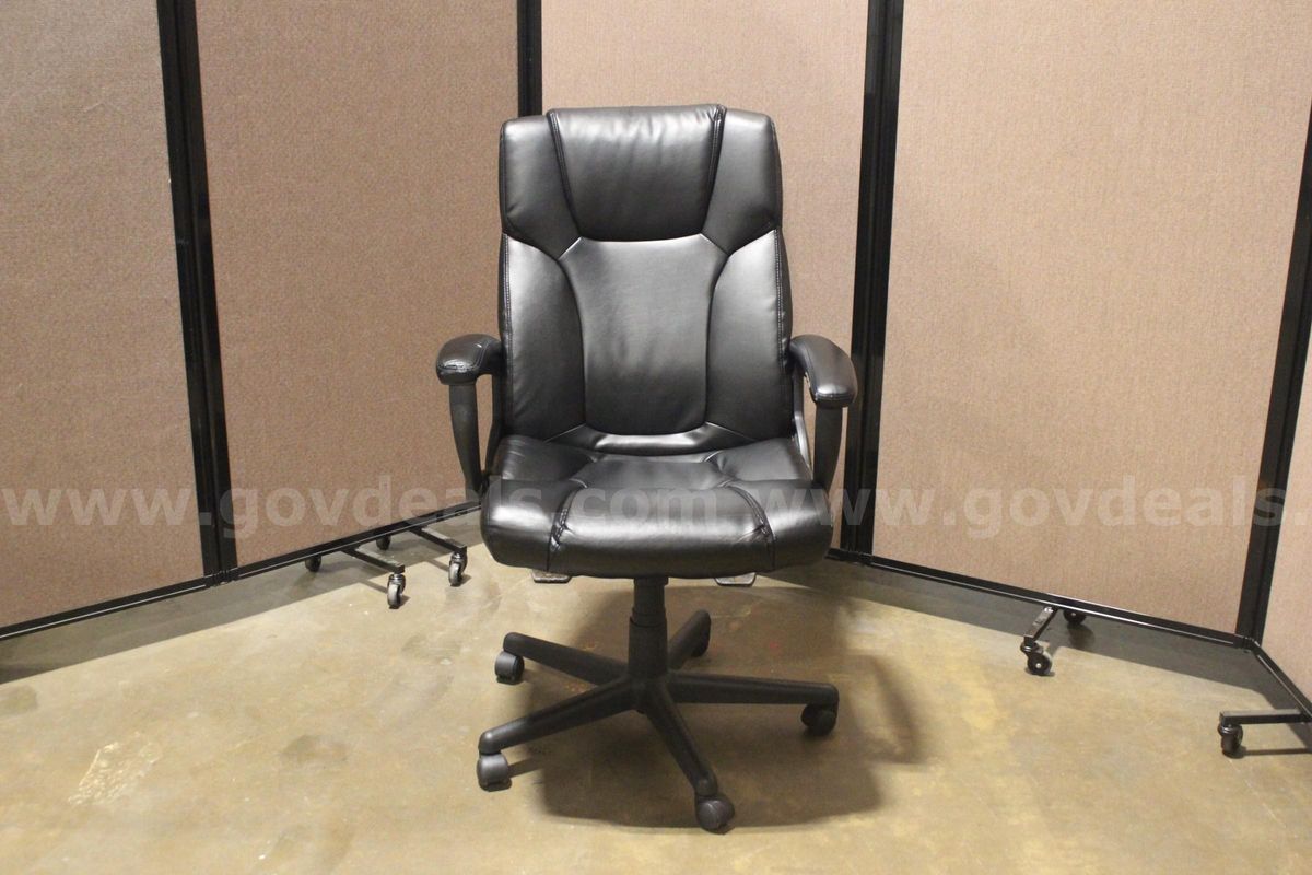 (1) Global Furniture Office Chair