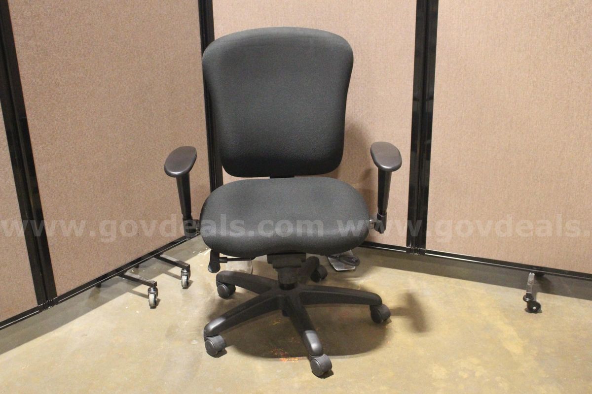 (1) KI Padded Office Chair