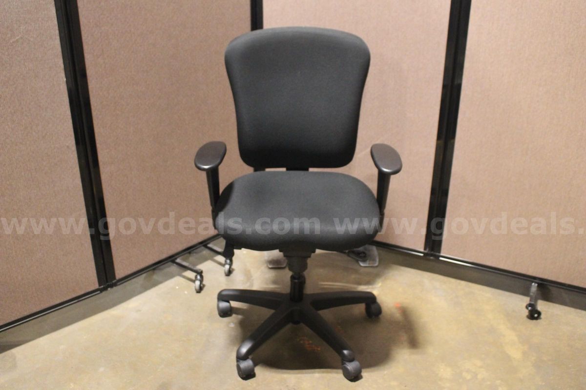 (1) KI Padded Office Chair