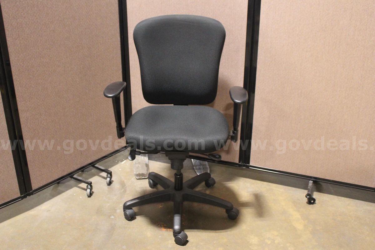(1) KI Padded Office Chair