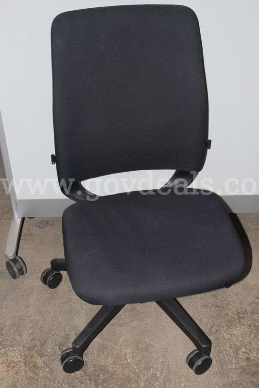 (1) Black Steelcase Rolling Office Chair