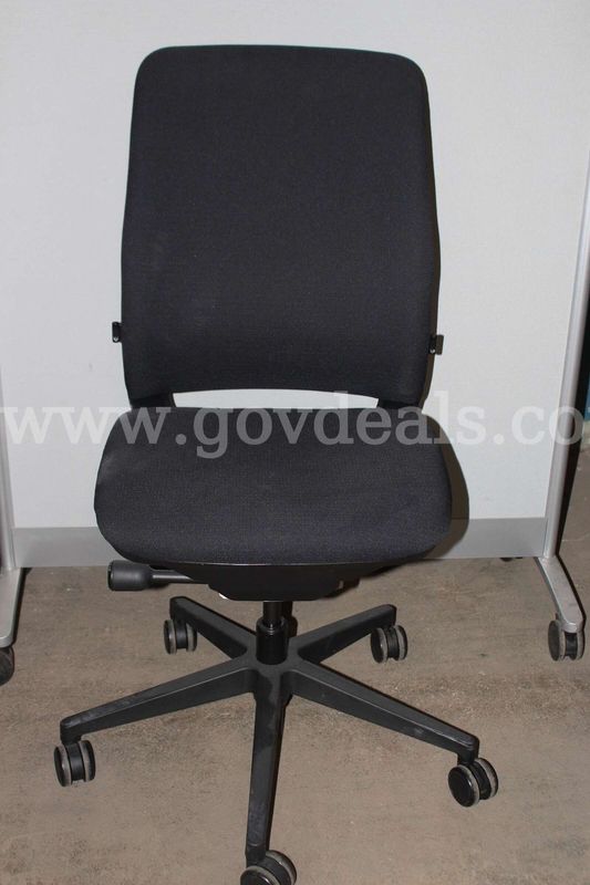 (1) Black Steelcase Rolling Office Chair