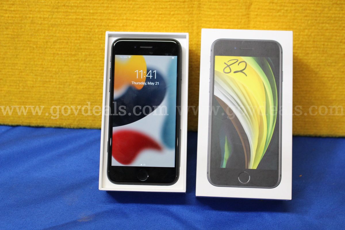 (1) Apple iPhone SE 2nd Generation 4.7''