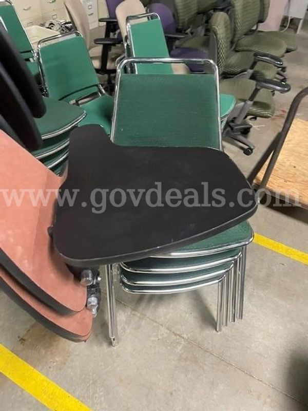 Lot of 4 stacking chairs with tablet arm