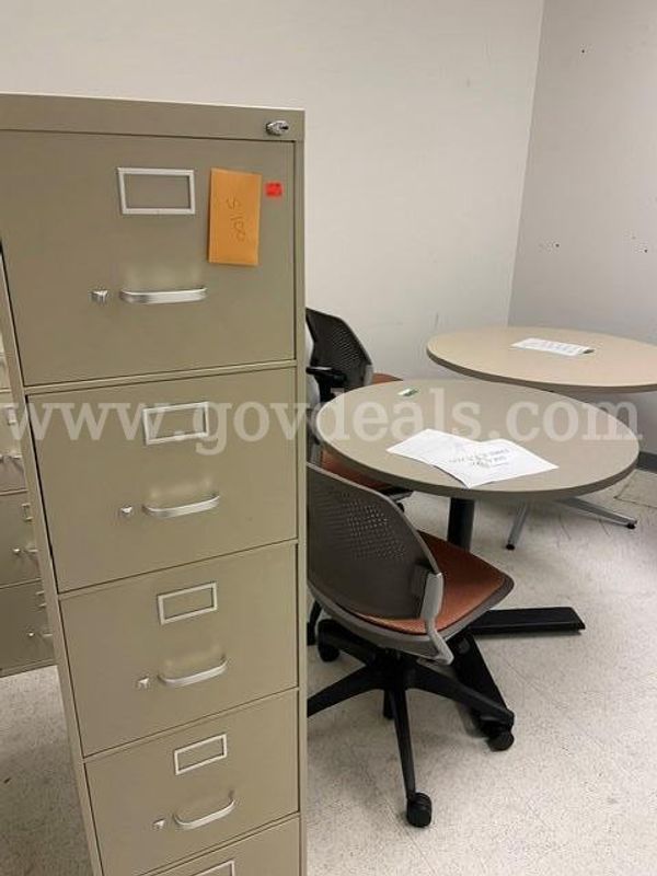 Lot of 2 file cabinets with 5 drawers each