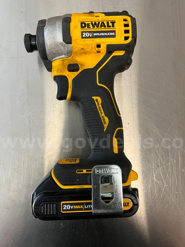 Dewalt 20 volt Max 1/4" cordless impact driver and 1/2" cordless hammer drill/drill driver set with batteries