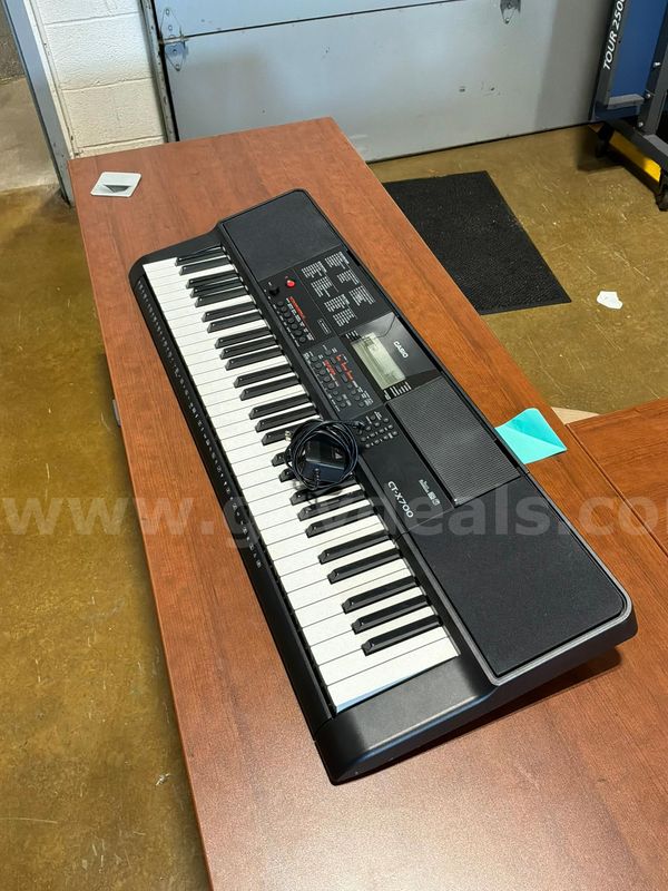 Casio CT-X700 electronic keyboard