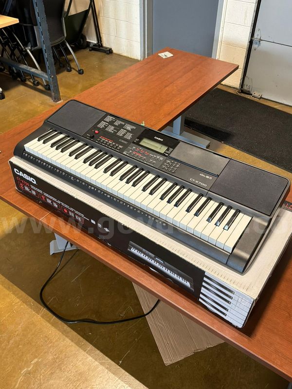 Casio CT-X700 electronic keyboard
