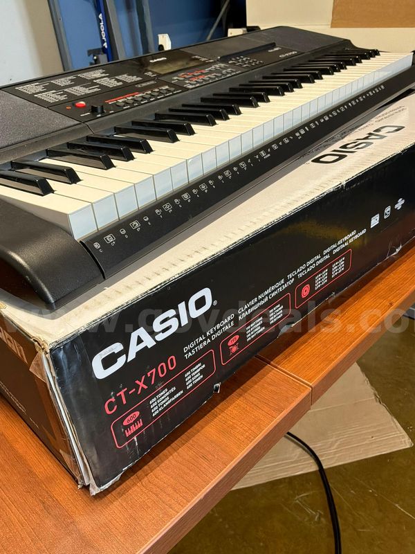 Casio CT-X700 electronic keyboard
