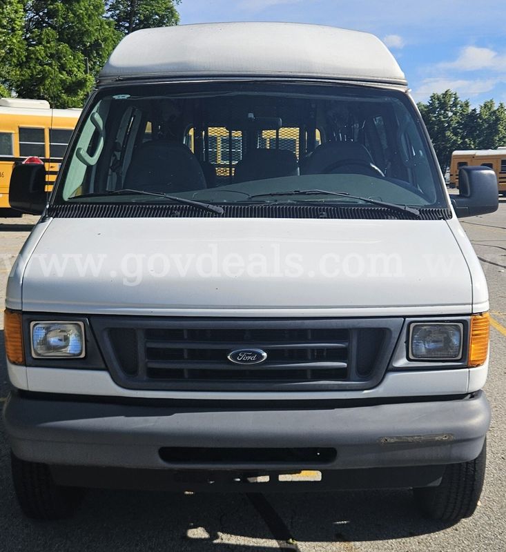 2006 Ford Econoline handicap van