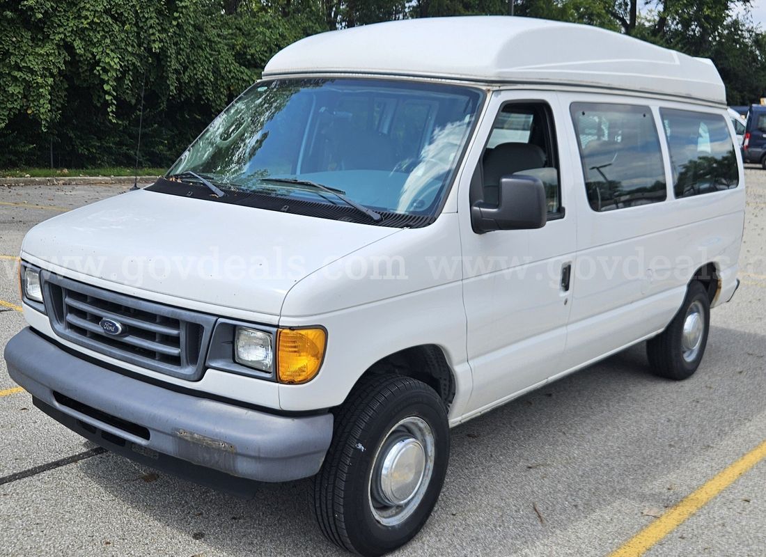 2006 Ford Econoline handicap van