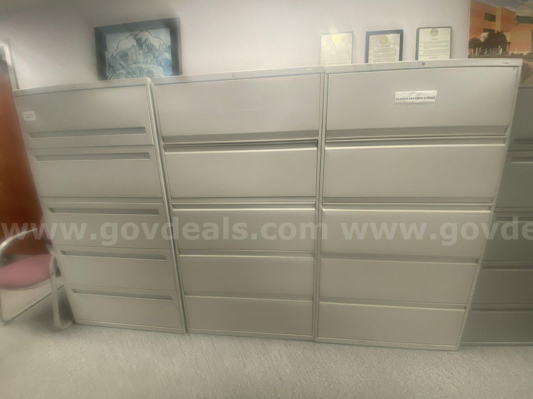 file cabinets - Lot 660