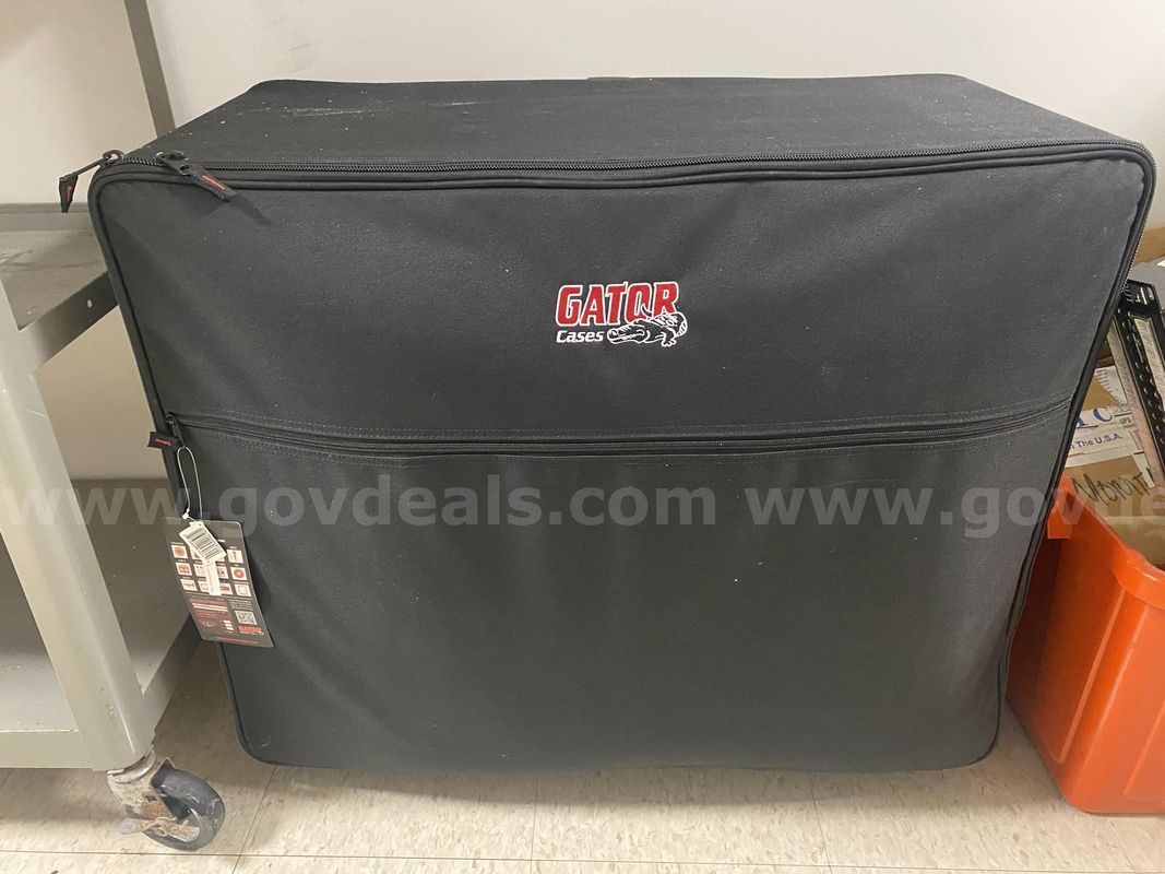 Transport Bag with (2) JBL Speakers - Lot 620