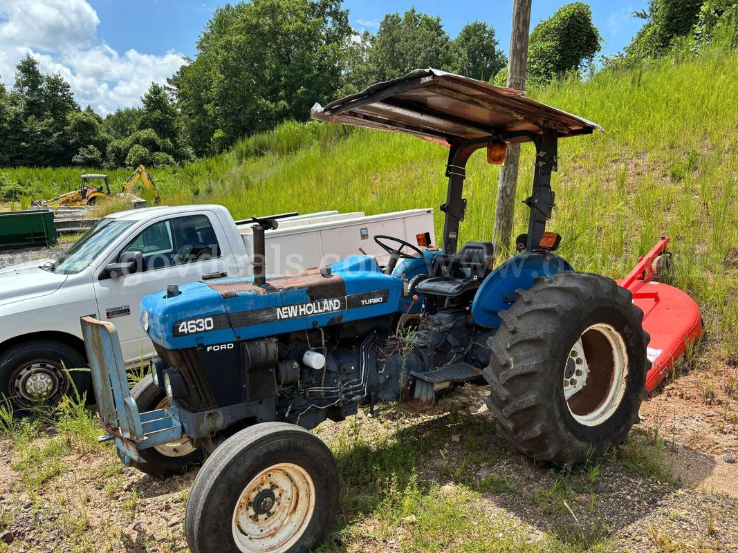 NEW HOLLAND TRACTOR WITH MOWER