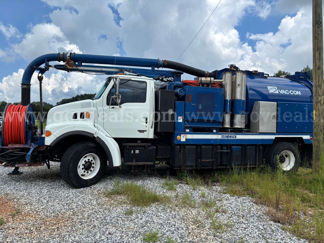 STERLING L7500 VAC-CON TRUCK