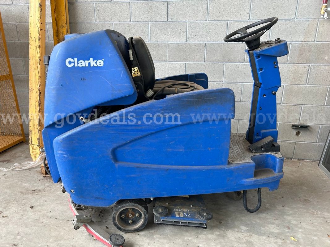 Clarke BOSS 32 Ride-On Industrial Floor Scrubber – Working