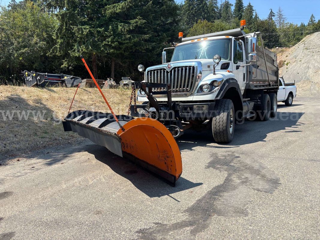 2011 International WorkStar 7600 Dump Truck w/ Sander