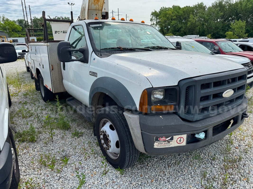 2007 Ford F-450 30FT Bucket Truck LOT836 - 075008 - R