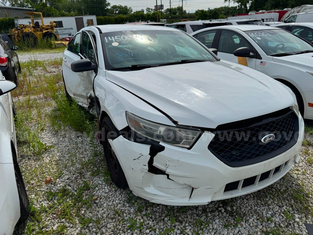 2014 Ford Interceptor LOT854 - 145085 - R