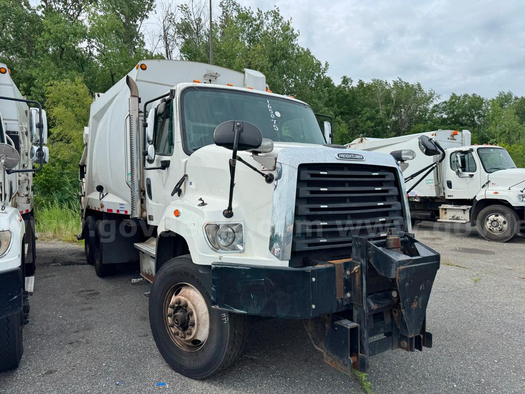 2016 Freightliner 108SD 20YD Compactor LOT808 - 165075 - NR