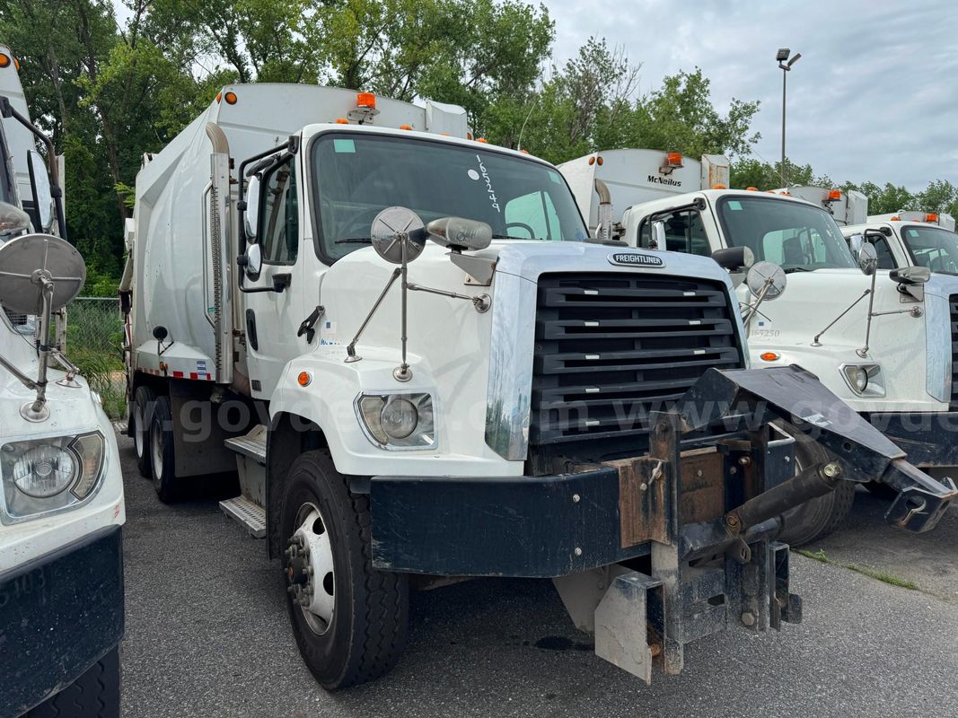 2016 Freightliner 108SD 20YD Compactor LOT803 - 165249 - R