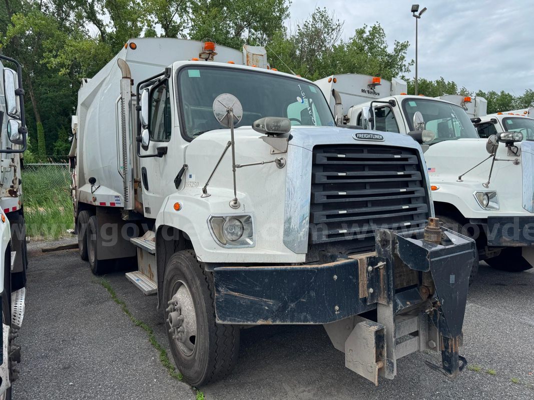 2016 Freightliner 108SD 20YD Compactor LOT804 - 165250 - R