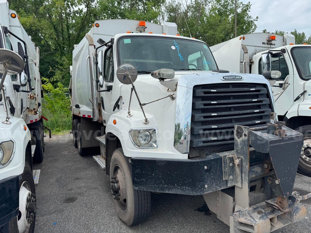 2017 Freightliner 108SD 20 YD Compactor LOT806 - 175105 - R