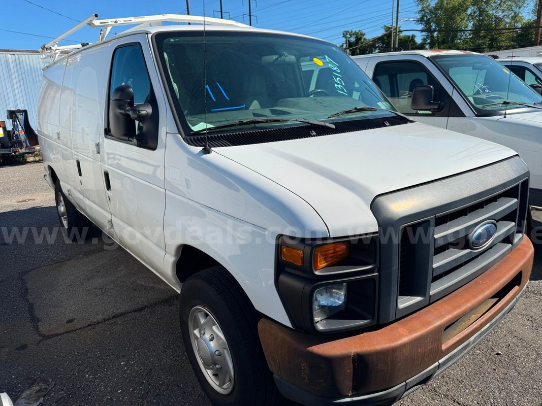 2013 Ford Econoline LOT11- 135187 - R