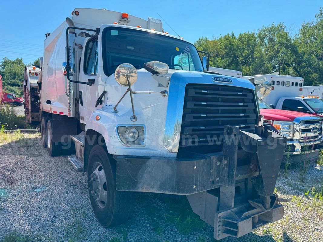 2017 Freightliner 108SD 20YD Compactor LOT24 - 175008 - R