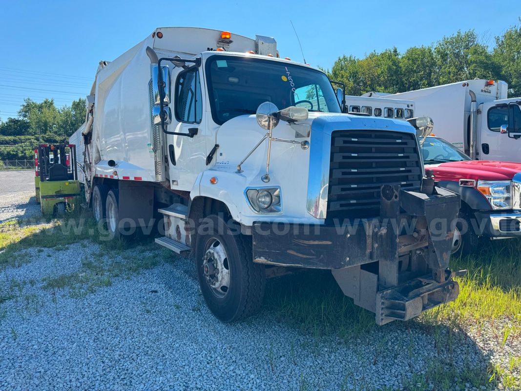 2017 Freightliner 108SD 20YD Compactor LOT22 - 175009 - R