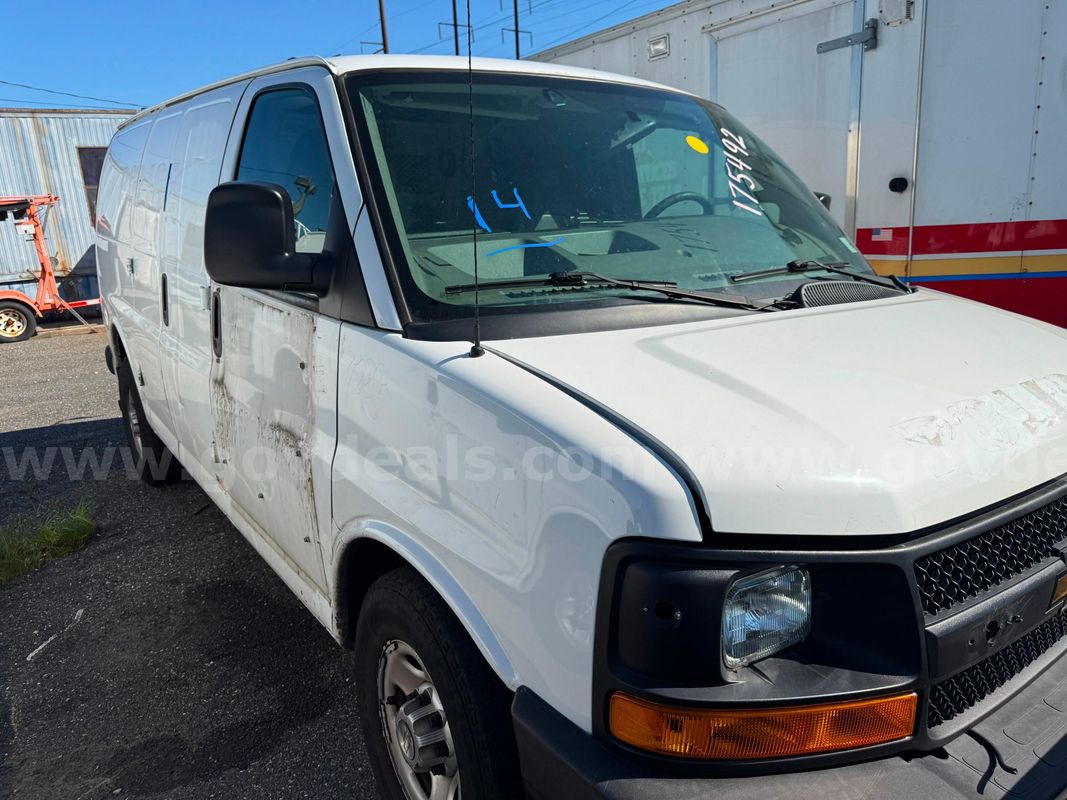 2017 Chevrolet Express LOT30 - 175492 - R